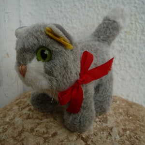 Steiff,small gray/grey,white plush kitty cat with big green eyes,silverscript button,old yellow label & original red bow.