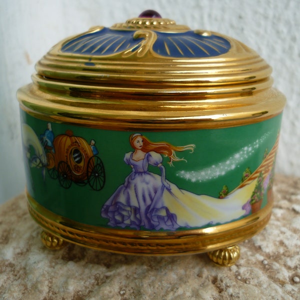 The Franklin Mint,House of Fabergé,CINDERELLA,small,oval,vintage,porcelain,Music Box,with fine 24K gold highlights.