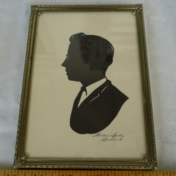 vintage,silhouette,signed Wallie Spatz,Cleveland,man in spectacles,vintage,ornate frame.