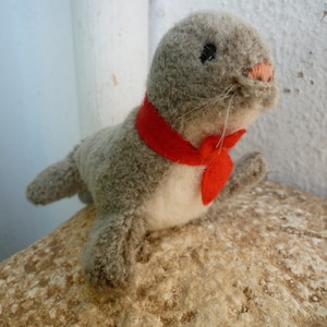 vintage,Steiff,plush Olly seal,stuffed,German,plush animal,silverscript button.