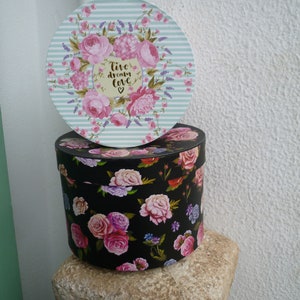 paire, shabby chic, boîtes rondes, florales et roses, carte recouverte de papier, rangement ou boîte cadeau