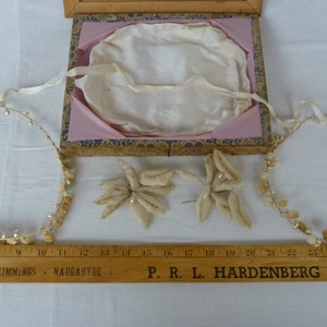 Reliquaire grec vintage pour mariage, paire de diadèmes Stefana (le sien) en bois sculpté et présentoir pour cartes en papier ou boîte fantôme