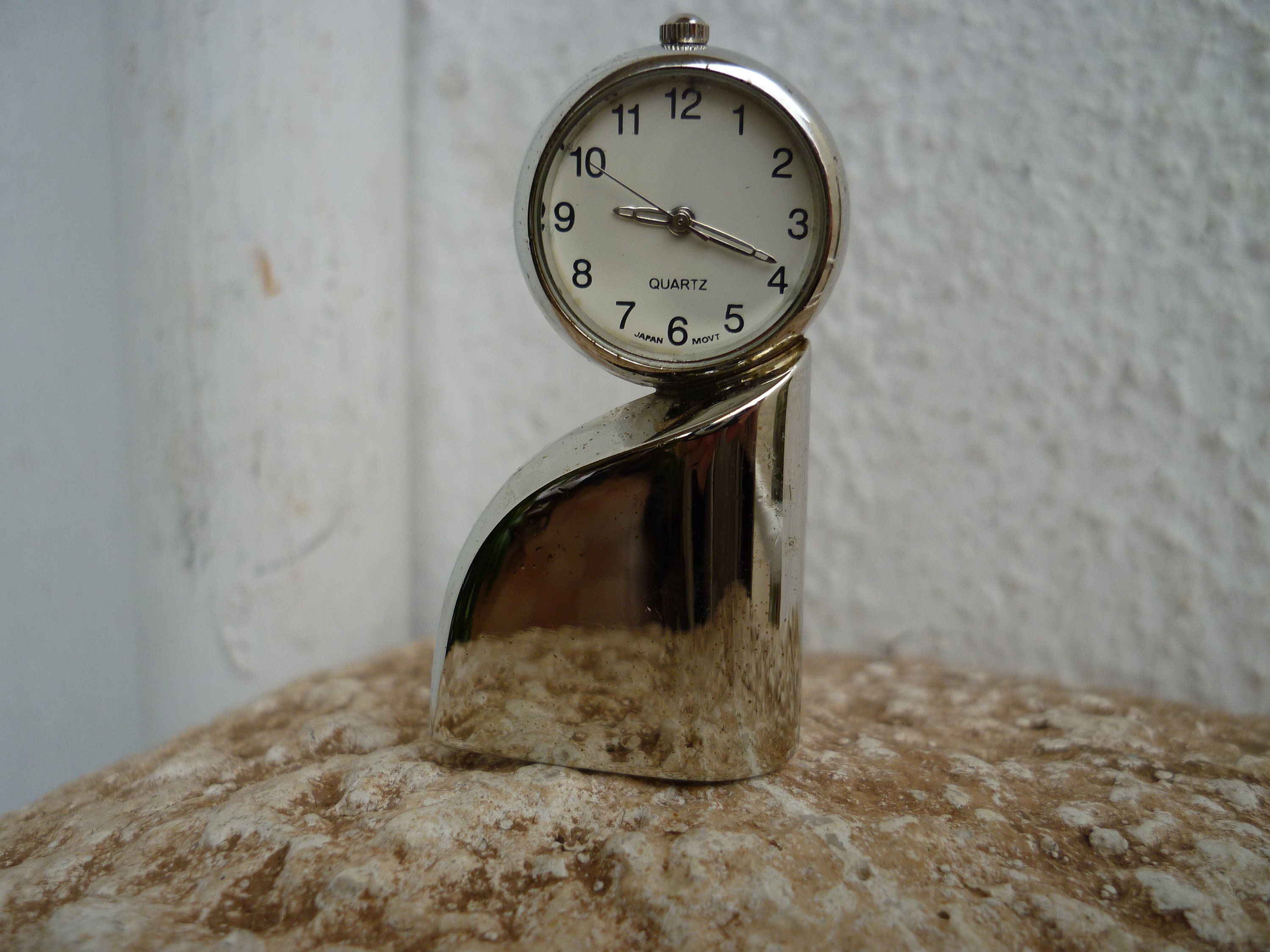 Miniature quartz clock - .de