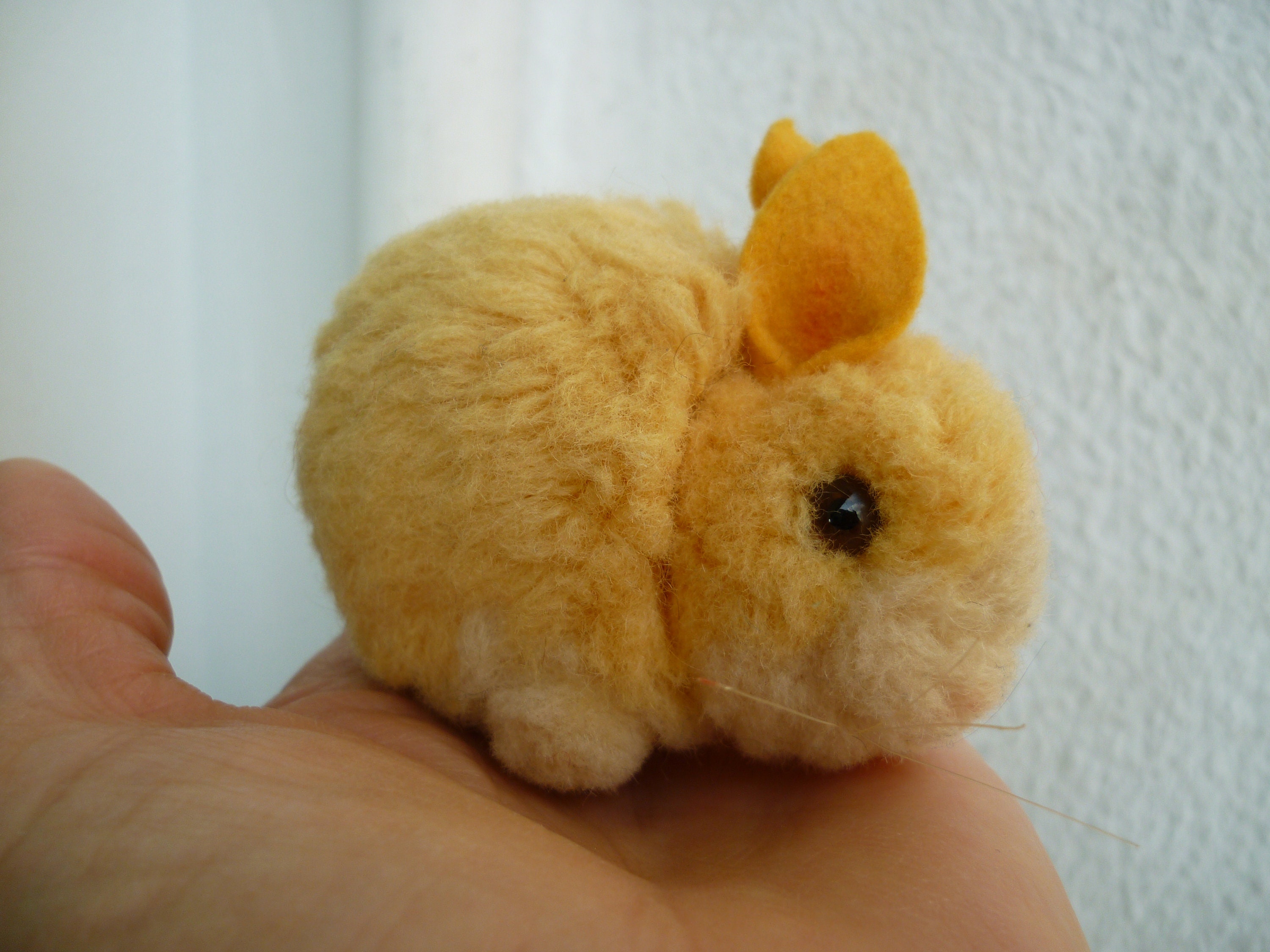 Vintage,steiff,wool Pom Pom,yellow/white Bunny Rabbit,swivel