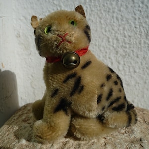 vintage,early,US Zone,Steiff Susi,sitting cat,grey,gray black,vintage,stuffed kitty,green eyes,stitched nose,mohair,swivel head,No id&#39;s.