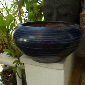 Vintage, blau glasiert, griechischer Terrakotta-Pflanztopf, rund, flacher  Pflanztopf, Schale, alt, Ton-Pflanztopf mit blauer Glasur. - Etsy.de