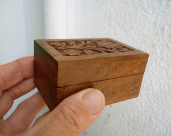 vintage,small,miniature wooden box,carved floral design on lid,snuff,ring,trinket box.
