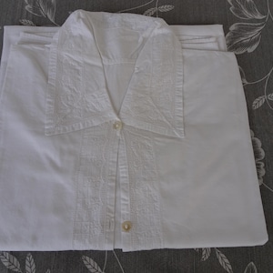 antique,French,ladies,white,cotton & lace,smock,dress,nightgown,handmade,trim,long sleeved dress.