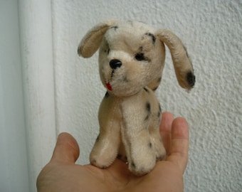 petit, 4'' vintage, chien en peluche, dalmatien, position debout fixe.