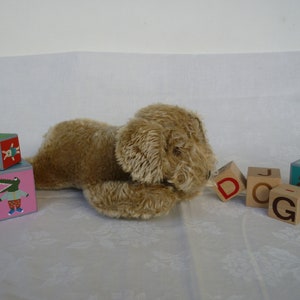 vintage, Steiff, disquete, felpa de mohair, durmiendo, perro Raudi, sin identificación.