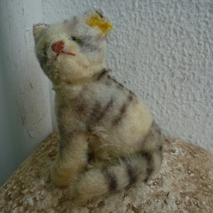 vintage Steiff Susi,sitting cat,vintage,stuffed kitty,green eyes,sewn nose,mohair,swivel head,silverscript ear button.