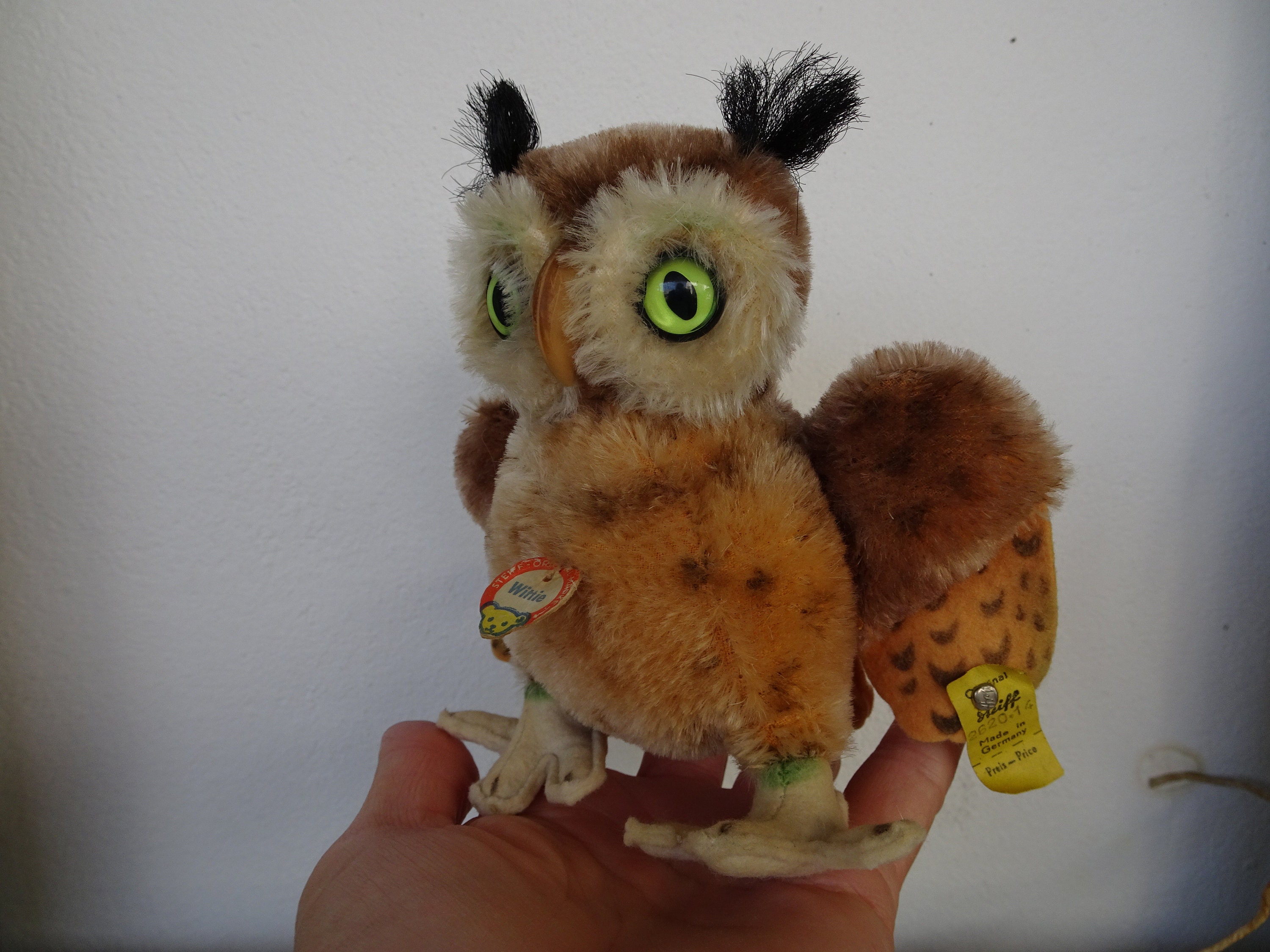 Vintage Steiff Wittie 2620/14 ,owl,5'',mohair bird,rotating head,silverscript button,yellow 