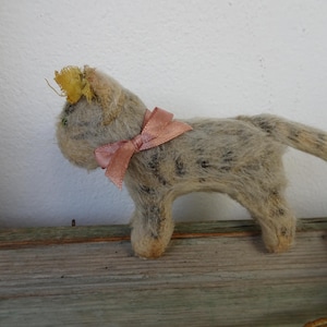 vintage,tiny,3''Steiff,early,grey,gray,tabby cat,vintage,stuffed kitten,green,glass eyes,sewn nose,mohair,raised silverscript button.
