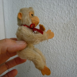 vintage,small,4 1/2&#39;&#39; Steiff,white mohair,sitting Jocko,fully jointed,chimpanzee,monkey,silverscript button.