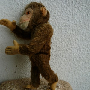 vintage, 7 1/2&#39;&#39;small,wood stuffed,chimp,fully jointed,chimpanzee,monkey,no ids.