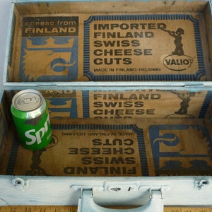 vintage,cheap,wooden case,suitcase,box,Valio,Finnish cheese,old typography