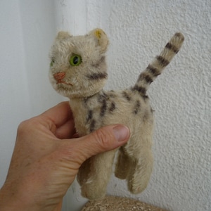 vintage,Steiff,Lizzy cat,unjointed mohair kitty,sewn nose,silverscript button.
