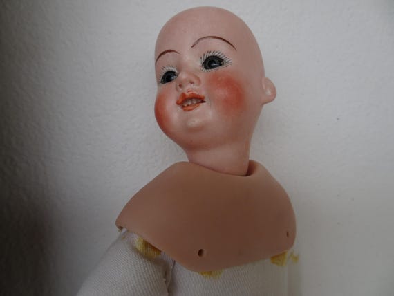 Poupée Ancienne Armand Marseille – Tête En Biscuit – Hauteur 19 Cm – À Collectionner