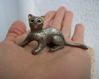 vintage, miniatura, peltro?, figurina di gatto, caratteristiche dipinte, divertente, piccola, figura di gatto.