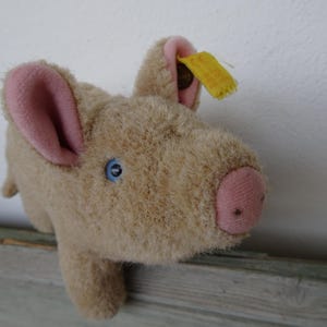 vintage,Steiff,small,plush pig,blue eyes,ear button.