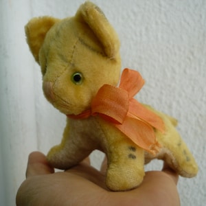 antique,plush,sad faced cat,small,vintage stuffed animal,green eyes,sewn nose.