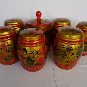 Lot von 7, Khokhloma Gläser, UDSSR, russisch, bemalte hölzerne Töpfe mit Deckeln.