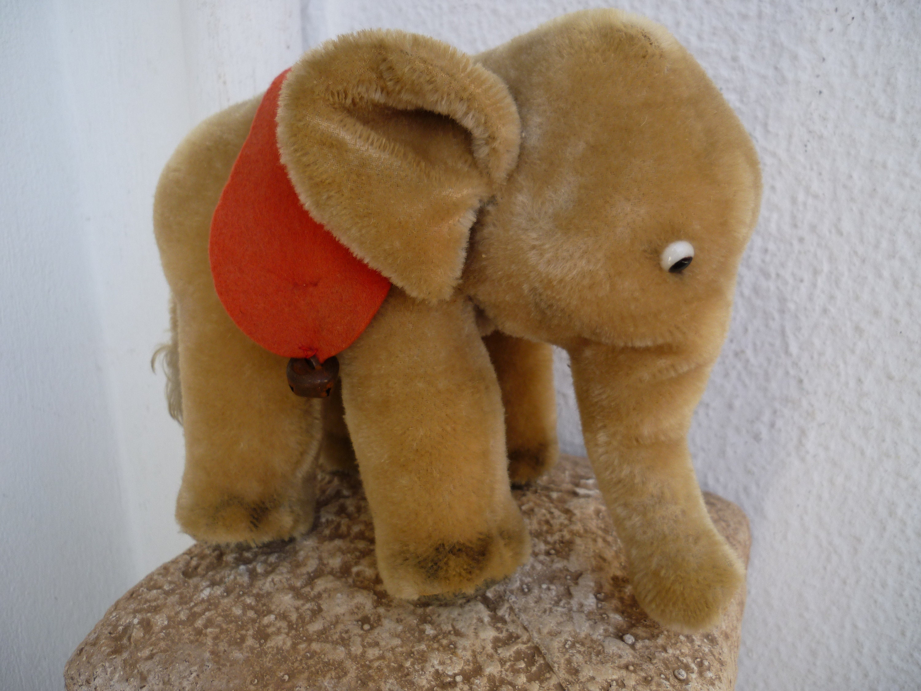 Lot - (2) Steiff animals including Margarete Steiff Museum Collection Felt  Elephant with ear button; comes in original box (lid has break on top) and  13½ jointed Original cinnamon mohair Valentine bear