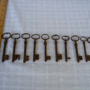 lot of 10,antique,rusty iron,French keys,skeleton keys,architectural salvage