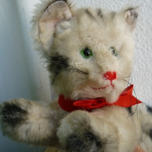 vintage,plush,German cat,unjointed,reclining position,glass eyes.