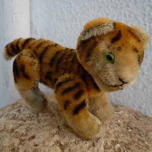 RARE,vintage Steiff,fully jointed tiger,10 cm./4&#39;&#39; h. glass eyes,mohair,swivel head,jointed limbs,No ids.