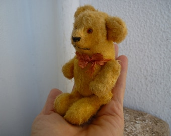 vintage,5&#39;&#39; miniature,German,mohair bear,wire-jointed limbs,glass eyes,sewn nose.