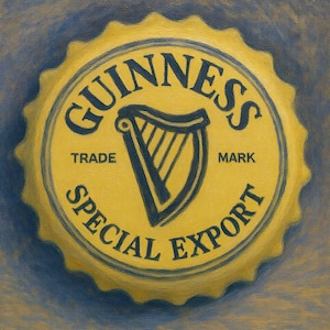 Może przedstawiać: Zbliżenie ż&oacute;łtej zakrętki Guinness Special Export. Zakrętka zawiera logo Guinness z harfą oraz napisy "GUINNESS", "TRADE MARK" i "SPECIAL EXPORT" w okrągłym wzorze. Tło jest niebieskie.