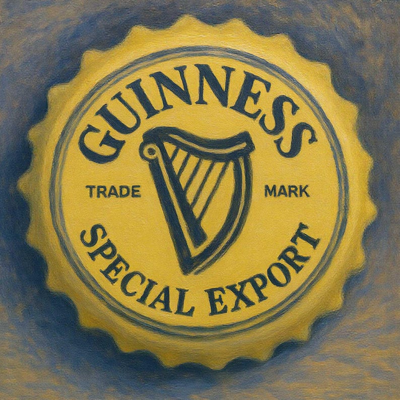 Może przedstawiać: Zbliżenie ż&oacute;łtej zakrętki Guinness Special Export. Zakrętka zawiera logo Guinness z harfą oraz napisy "GUINNESS", "TRADE MARK" i "SPECIAL EXPORT" w okrągłym wzorze. Tło jest niebieskie.