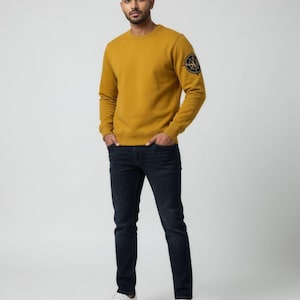 Överdimensionerad broderad tröja, minimalistisk rund halströja, unisex streetwear, tröja med ärmlappar, trendiga casual herrkläder