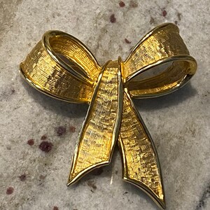 Vintage Large Goldtone Bow Brooch Pin | Rare | Jewelry | Elegant