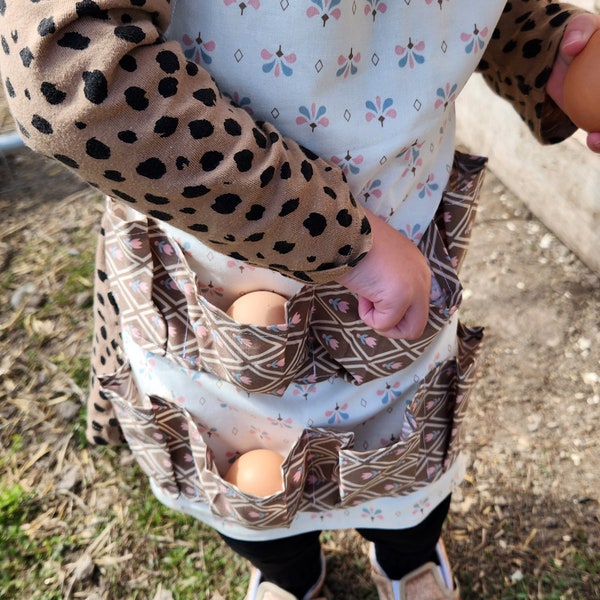 Child size Egg Gathering Apron sewing pattern and tutorial