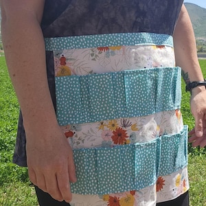 Egg Gathering Apron sewing pattern and tutorial | Homestead Apron
