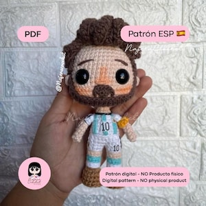 May include: A crocheted doll of a soccer player wearing a white and light blue jersey with the number 10. The doll has brown hair and a beard. Text on the image includes "PDF", "Patrón ESP", and "Digital pattern - NO physical product".