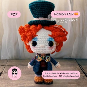 Peut inclure: Poupée au crochet représentant le Chapelier Fou, avec des cheveux roux, un chapeau haut-de-forme bleu sarcelle et une veste bleue. Le visage blanc a de grands yeux noirs et un nœud papillon coloré. Le texte indique "PDF", "Patrón ESP" et "Digital pattern - NO physical product".