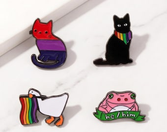 Broche animal LGBTQ en émail, fierté Bi, chat, oie arc-en-ciel, lui, grenouille, chat noir, ensemble de badges cadeau étrange.