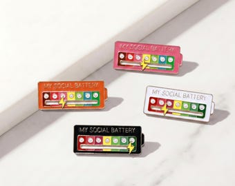 Soziale Batterie Emaille Pin Set, lustige introvertierte Stimmungsmesser Anstecknadeln, Angst aufladen Abzeichen für Jacke Rucksack Self Care Geschenk.