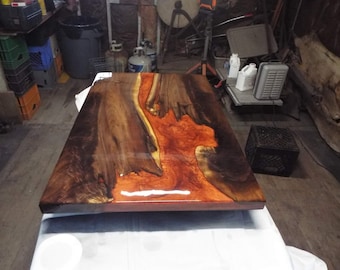 Specialdesignat epoxiflodbord – Live Edge trähartsbord, handgjort soff- och matbord