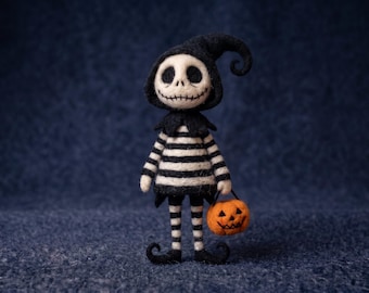 Nålfiltad skelettdocka för gycklare, kuslig Halloween-gotisk älvfigur, skelettkonstdocka i Tim Burton-stil, bus- eller godisdekoration