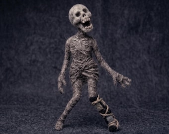 Figura de esqueleto zombi de fieltro de aguja, muñeco de arte de cadáver momificado macabro, escultura de monstruo no muerto, decoración gótica espeluznante, rareza de fantasía oscura