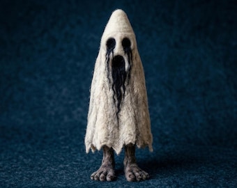 Muñeco fantasma gritando de fieltro de aguja, figura fantasma llorosa espeluznante, espectro macabro envuelto en un sudario, rareza de arte oscuro, decoración gótica espeluznante para el hogar