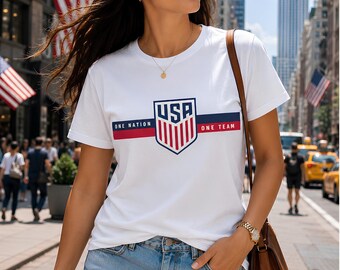 PNG de aficionado al fútbol de EE. UU., Diseño de fútbol de EE. UU. "Una nación, un equipo", PNG de camiseta deportiva de EE. UU., Descarga digital de fútbol, PNG de sublimación