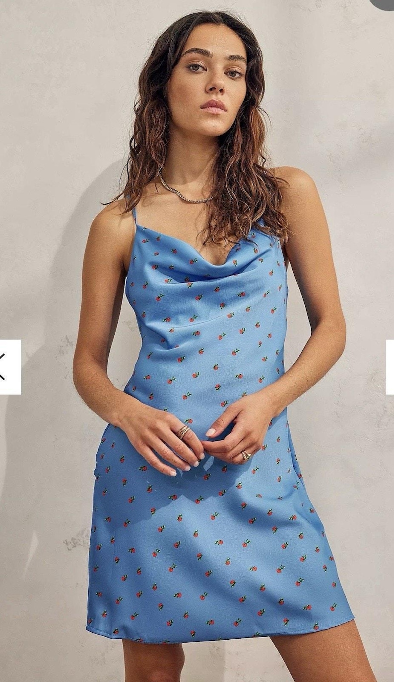 Blaues Kleid Urban Outfitters Kirschen Größe M Sommer Slip für jeden Anlass Bild 1