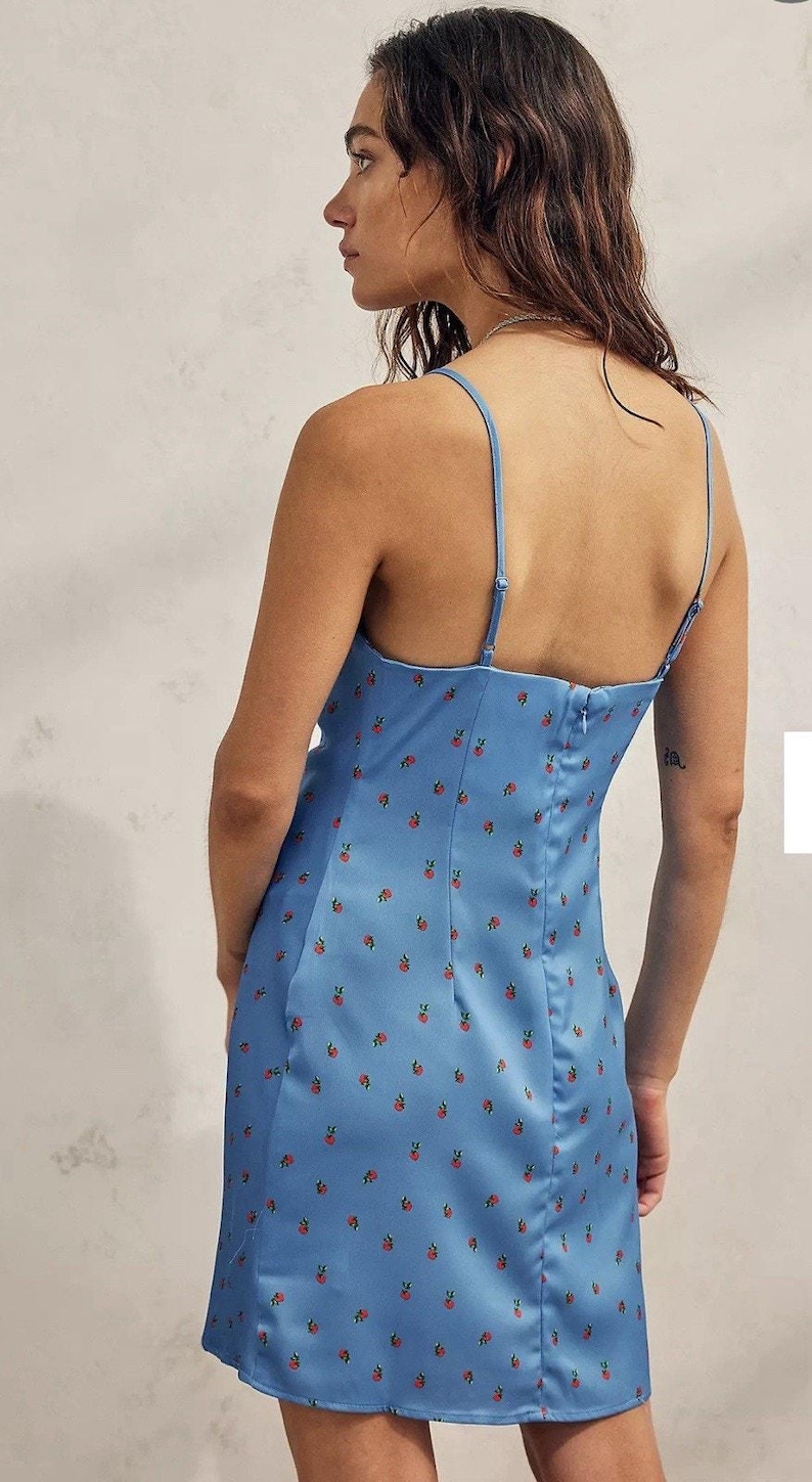 Blaues Kleid Urban Outfitters Kirschen Größe M Sommer Slip für jeden Anlass Bild 2