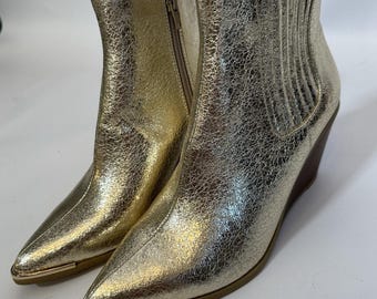 Botines GOLD COWBOY Talla 9 con tacón de cuña, estilo vaquero glamuroso.