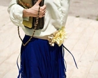 Minifalda azul con flecos, talla XS, estilo bohemio.